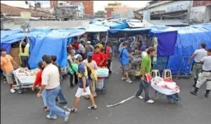 Expertos piden redireccionar la economía para evitar caer en crisis