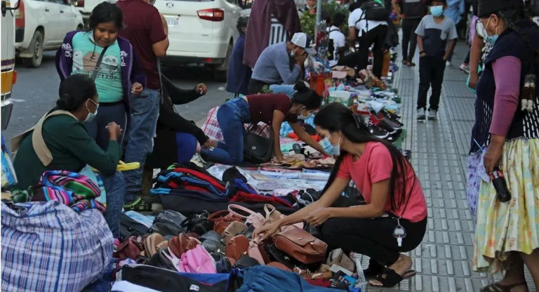 OIT. Ocho de cada 10 ocupados en Bolivia estan en la informalidad empleo mercado trabajo
